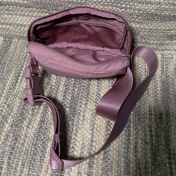 *** SOLD *** lululemon Wear Everywhere Belt Bag - Picture 5 of 9
